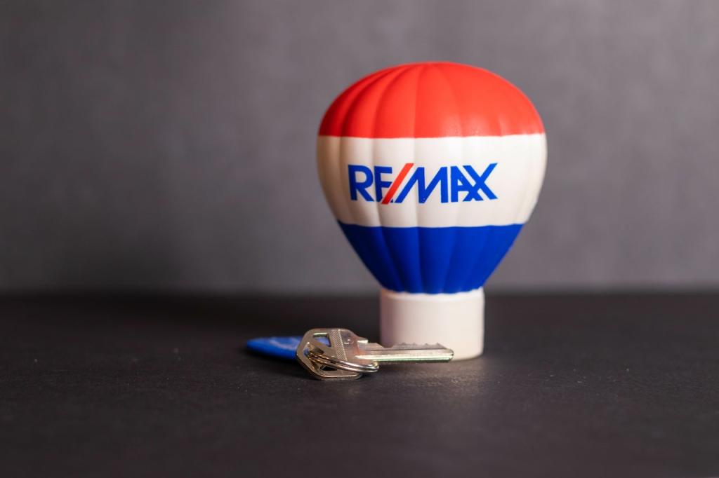 RE/MAX balloon